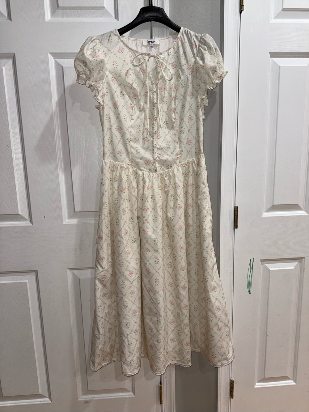 Jacqui E Cream Floral Maxi Dress with Pink Accents NWOT